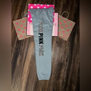 VS PINK RARE HTF 2014 Size SMALL Cheetah Logo Print Campus Pant.